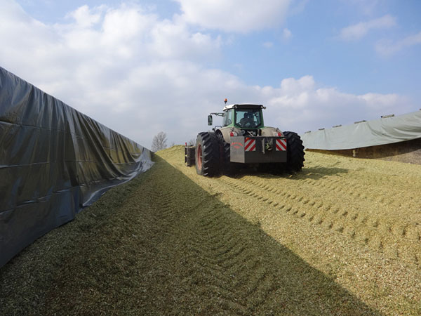 JOSILAC Silo während Verdichtung